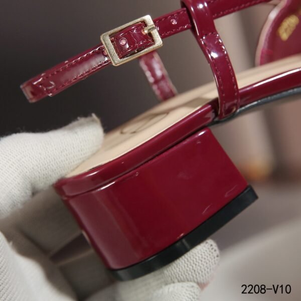 VALENTINO GARAVANI 2208-V10 SANDAL (F) - Gambar 10